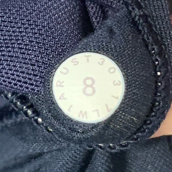 Lululemon tank w/ built in bra - Picture 4 of 4